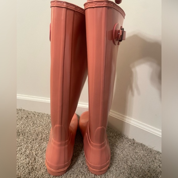 Hunter Women’s Glossy Pink Tall Rain Boots - Picture 5 of 9